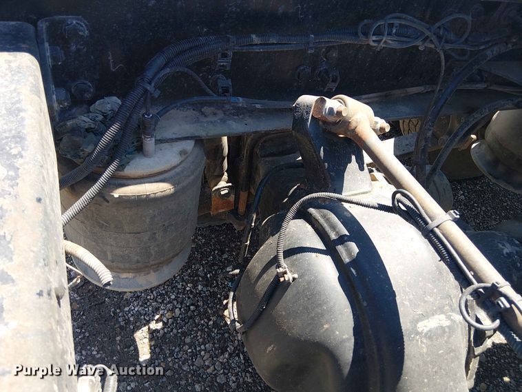 image for item YA3573 2016 Western Star 4700 semi truck