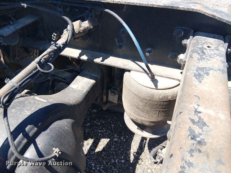 image for item YA3573 2016 Western Star 4700 semi truck