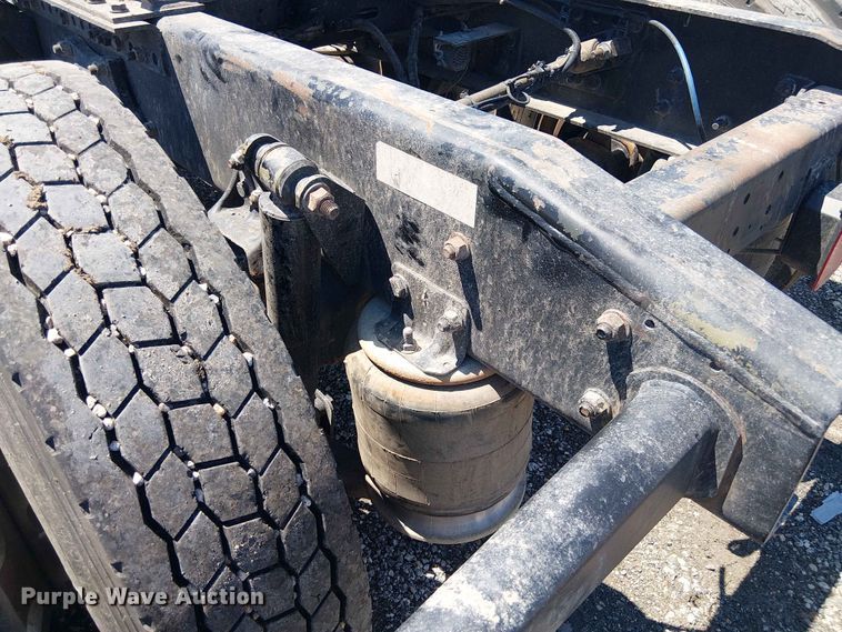 image for item YA3573 2016 Western Star 4700 semi truck
