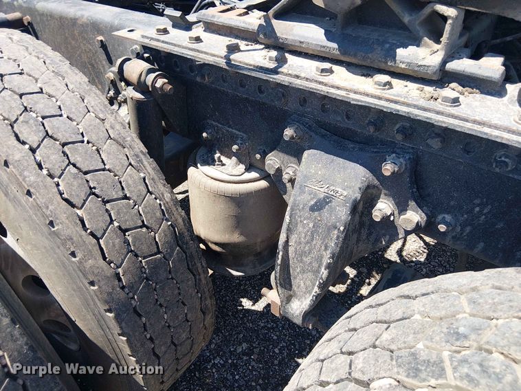 image for item YA3573 2016 Western Star 4700 semi truck