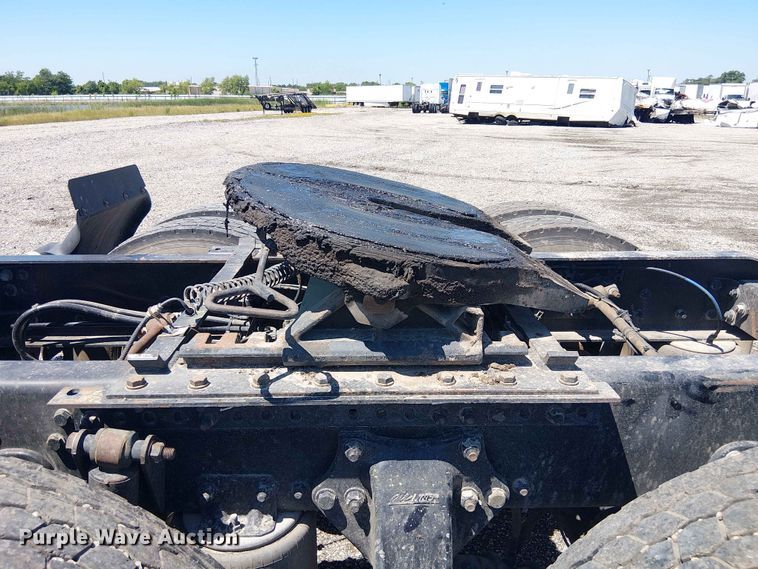 image for item YA3573 2016 Western Star 4700 semi truck