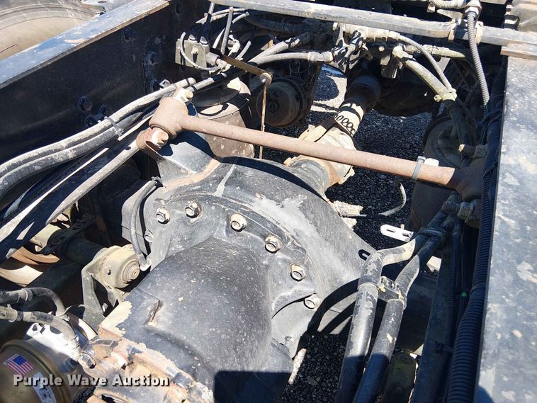 image for item YA3573 2016 Western Star 4700 semi truck