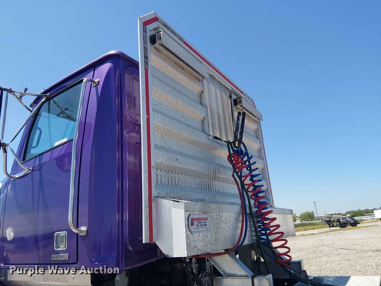 image for item YA3573 2016 Western Star 4700 semi truck