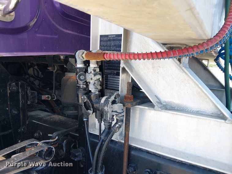 image for item YA3573 2016 Western Star 4700 semi truck