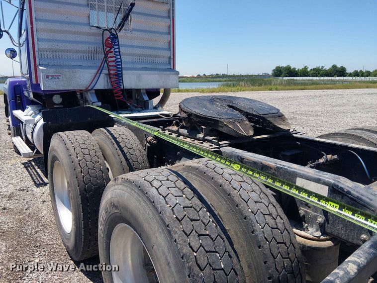 image for item YA3573 2016 Western Star 4700 semi truck