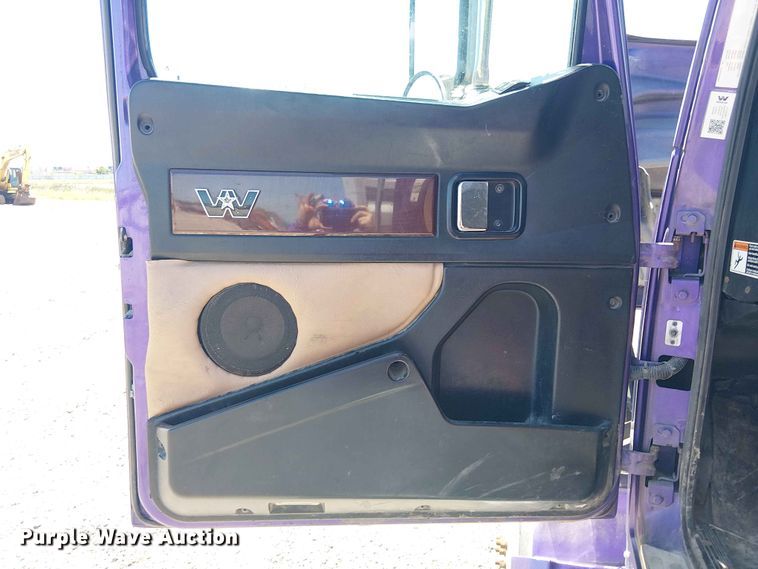 image for item YA3573 2016 Western Star 4700 semi truck