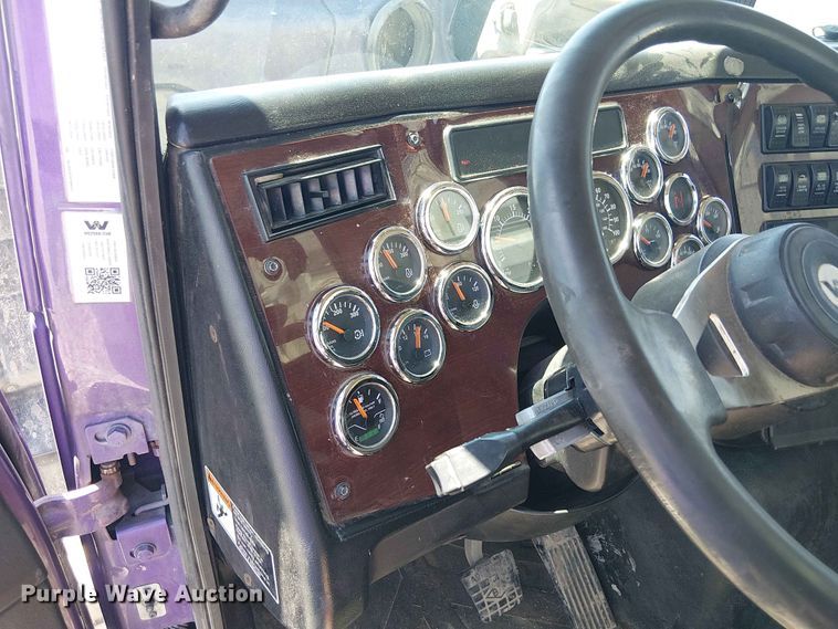 image for item YA3573 2016 Western Star 4700 semi truck