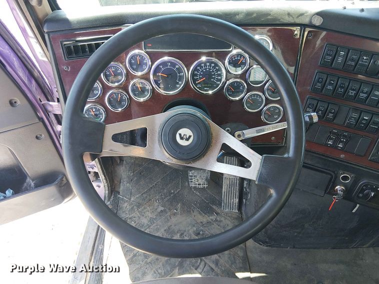 image for item YA3573 2016 Western Star 4700 semi truck