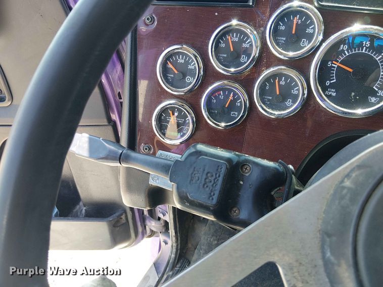 image for item YA3573 2016 Western Star 4700 semi truck