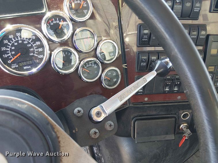 image for item YA3573 2016 Western Star 4700 semi truck
