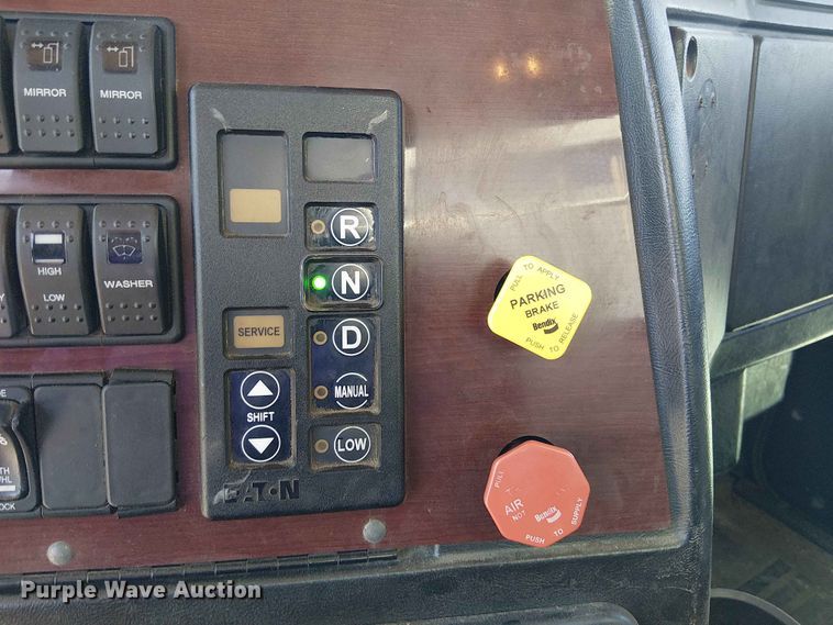 image for item YA3573 2016 Western Star 4700 semi truck