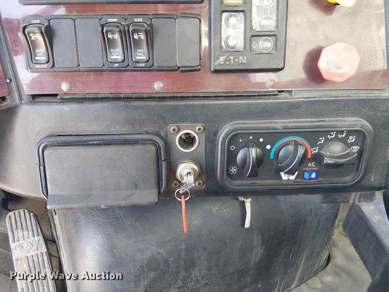 image for item YA3573 2016 Western Star 4700 semi truck