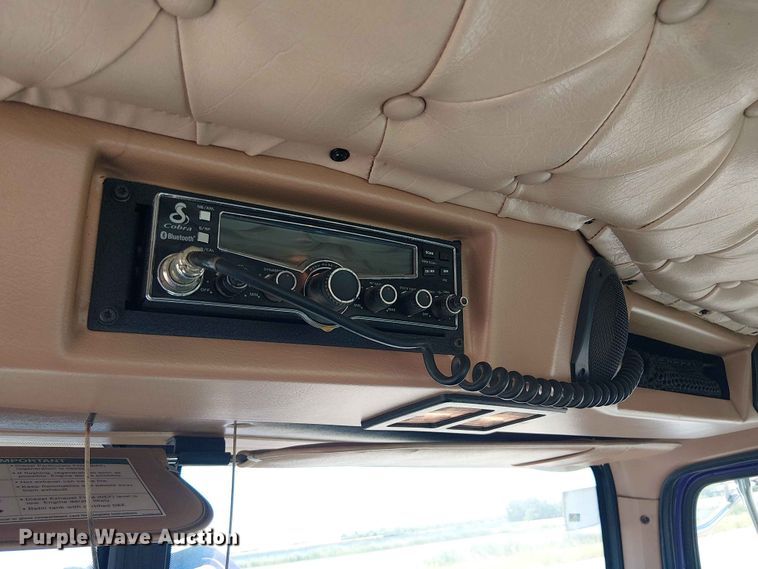 image for item YA3573 2016 Western Star 4700 semi truck