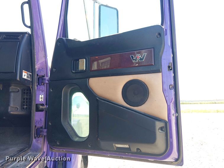 image for item YA3573 2016 Western Star 4700 semi truck
