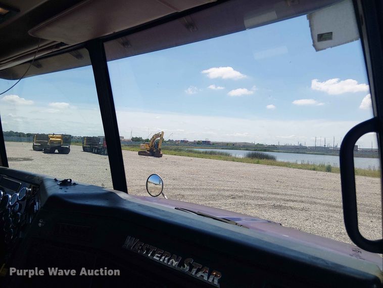 image for item YA3573 2016 Western Star 4700 semi truck