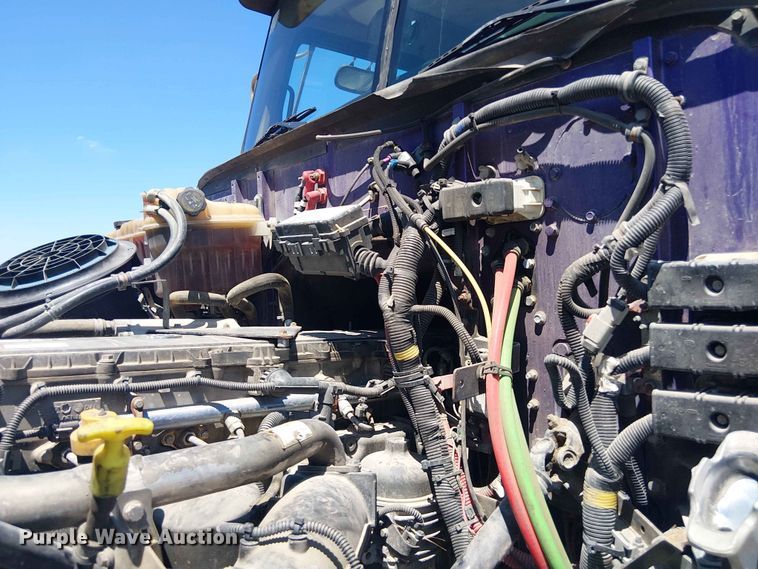 image for item YA3573 2016 Western Star 4700 semi truck