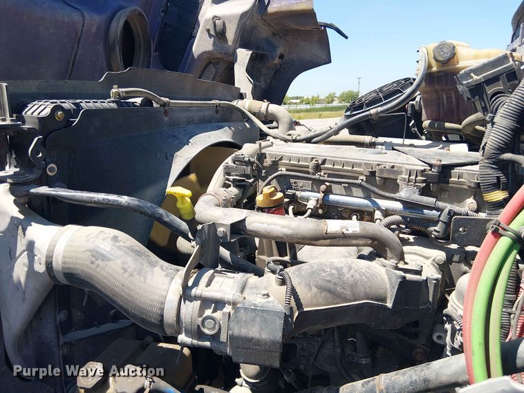 image for item YA3573 2016 Western Star 4700 semi truck
