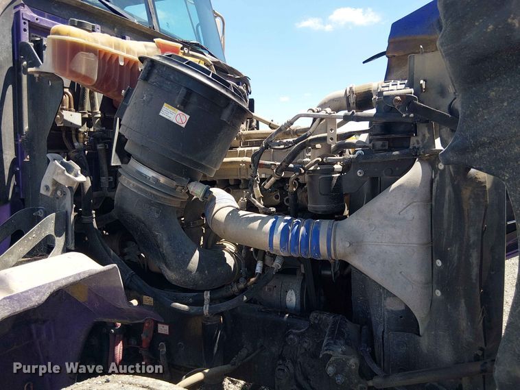 image for item YA3573 2016 Western Star 4700 semi truck