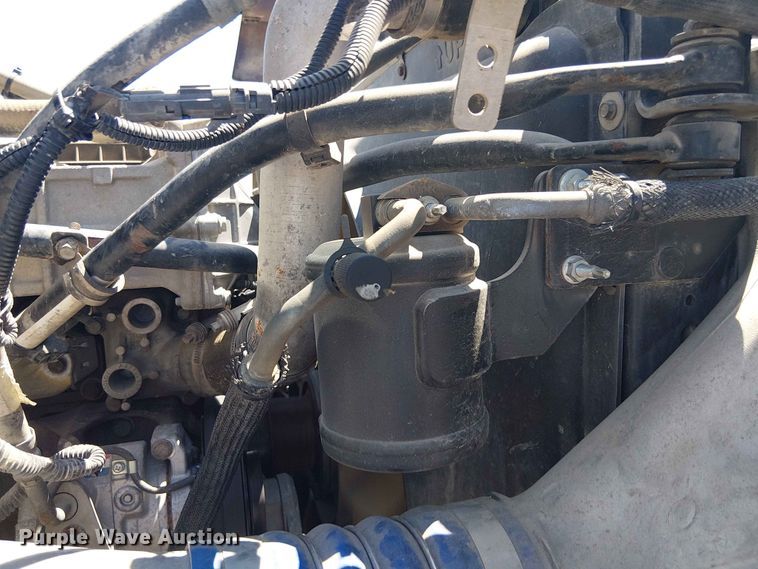 image for item YA3573 2016 Western Star 4700 semi truck