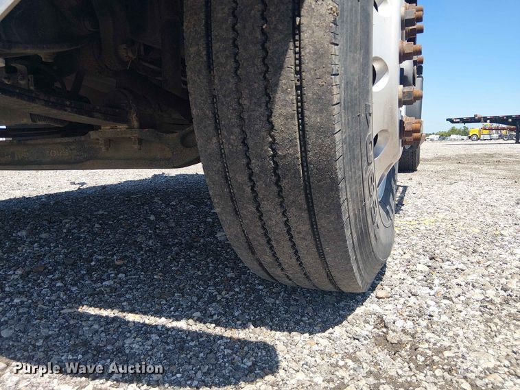 image for item YA3573 2016 Western Star 4700 semi truck