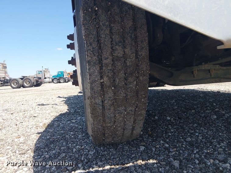 image for item YA3573 2016 Western Star 4700 semi truck