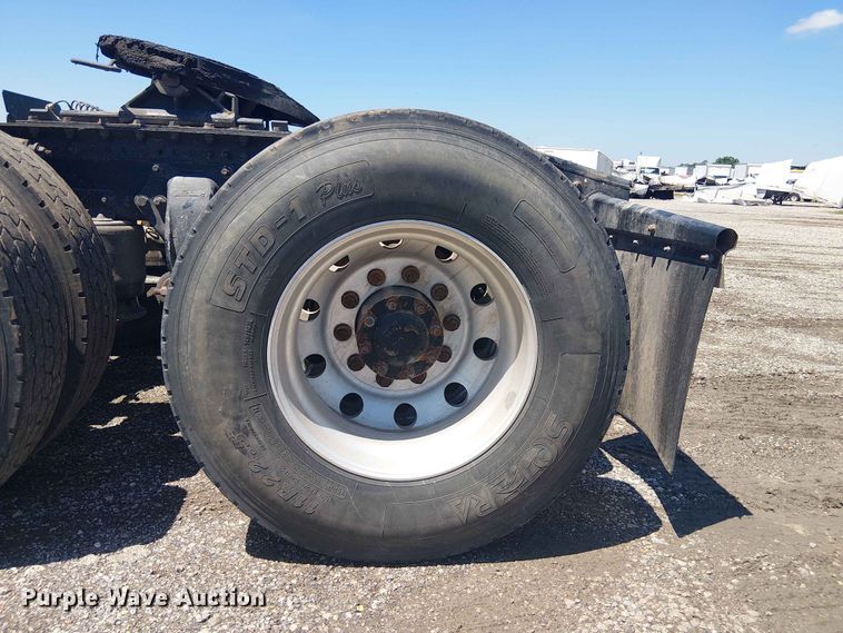 image for item YA3573 2016 Western Star 4700 semi truck