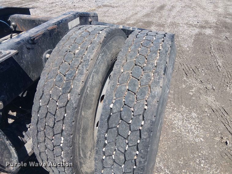 image for item YA3573 2016 Western Star 4700 semi truck