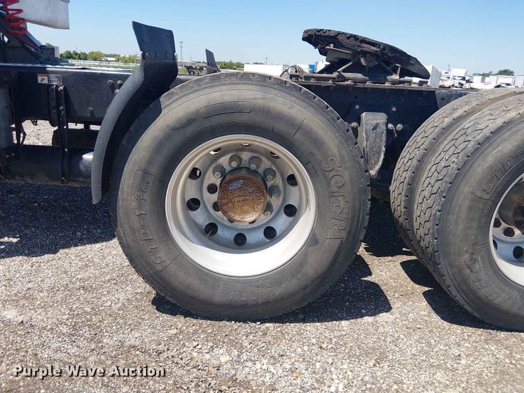image for item YA3573 2016 Western Star 4700 semi truck