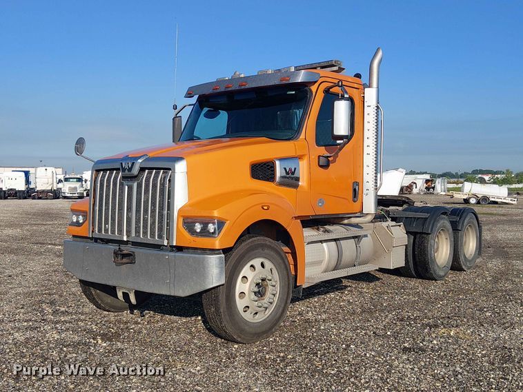 image for item YA3574 2022 Western Star 4900 semi truck