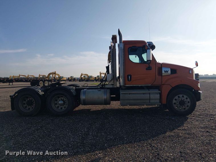 image for item YA3574 2022 Western Star 4900 semi truck