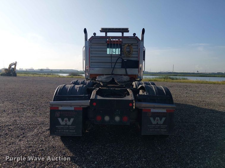 image for item YA3574 2022 Western Star 4900 semi truck