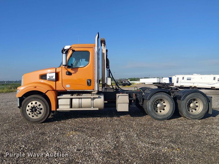image for item YA3574 2022 Western Star 4900 semi truck