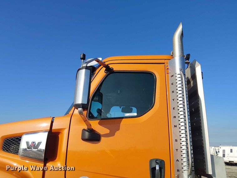 image for item YA3574 2022 Western Star 4900 semi truck