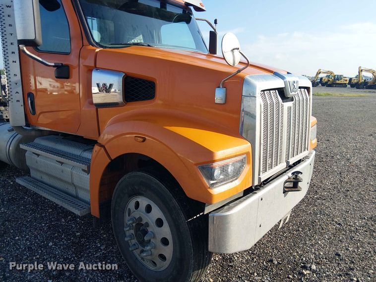 image for item YA3574 2022 Western Star 4900 semi truck