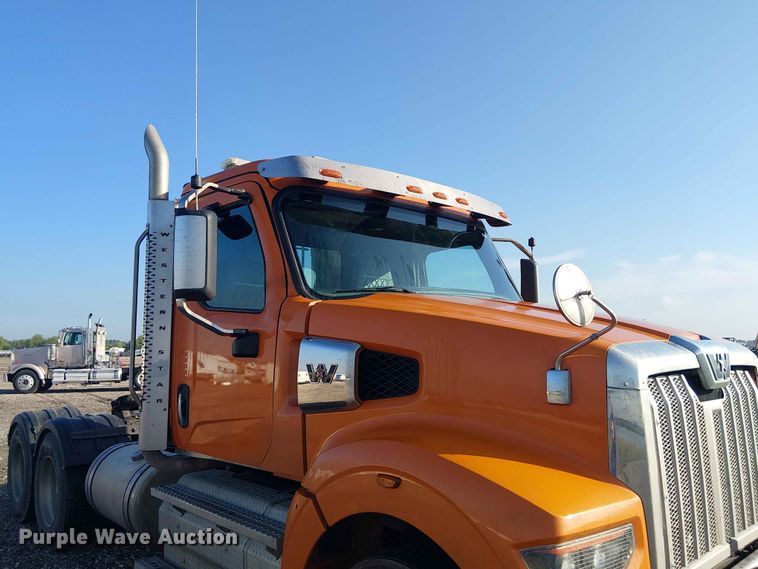 image for item YA3574 2022 Western Star 4900 semi truck