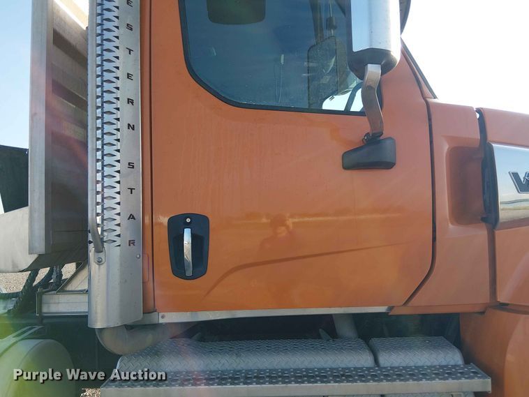 image for item YA3574 2022 Western Star 4900 semi truck