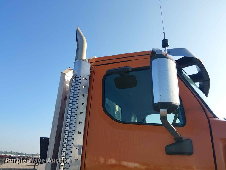 image for item YA3574 2022 Western Star 4900 semi truck