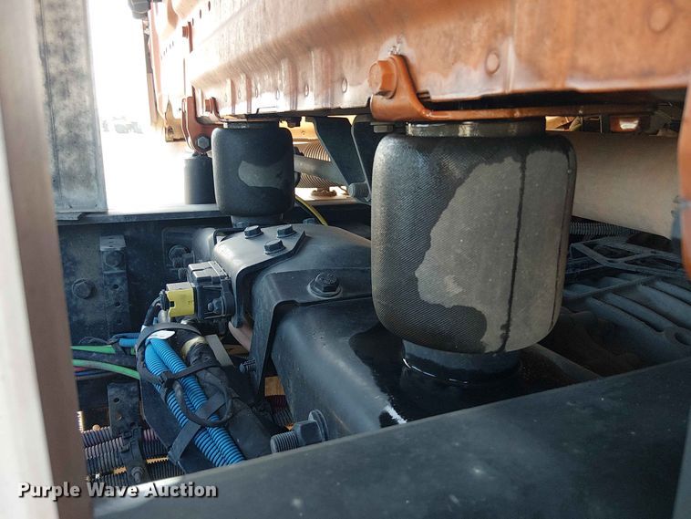 image for item YA3574 2022 Western Star 4900 semi truck