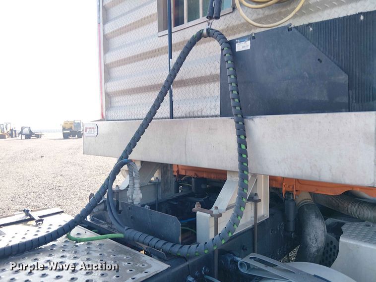 image for item YA3574 2022 Western Star 4900 semi truck