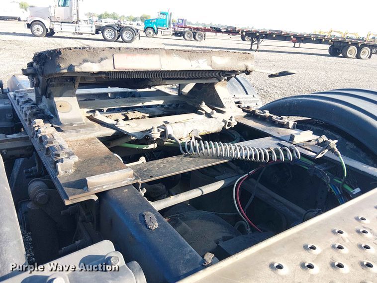 image for item YA3574 2022 Western Star 4900 semi truck