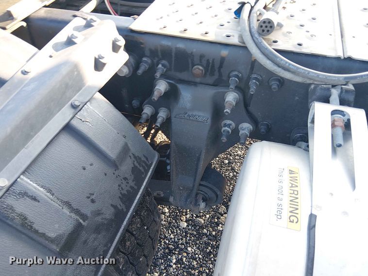 image for item YA3574 2022 Western Star 4900 semi truck