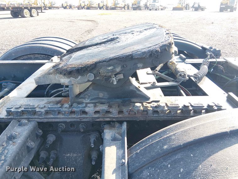 image for item YA3574 2022 Western Star 4900 semi truck