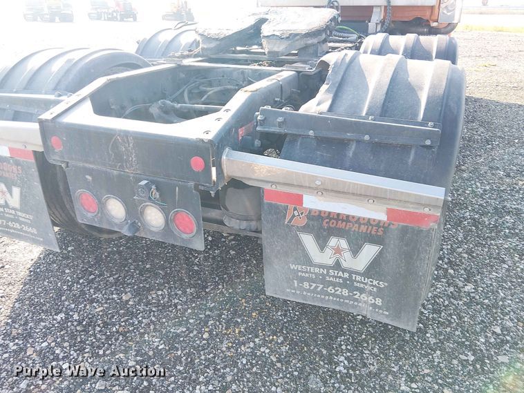 image for item YA3574 2022 Western Star 4900 semi truck