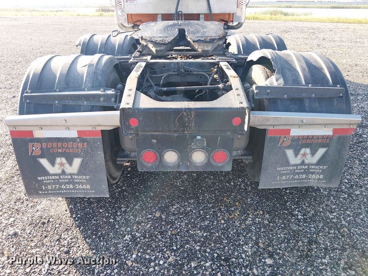 image for item YA3574 2022 Western Star 4900 semi truck