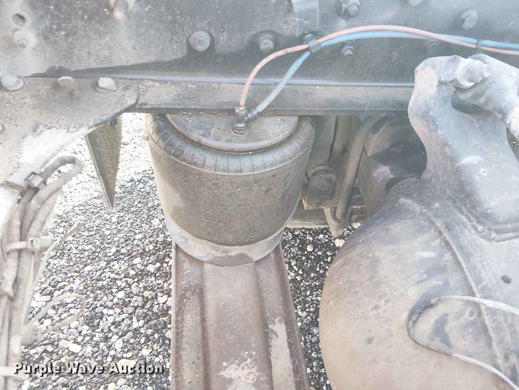 image for item YA3574 2022 Western Star 4900 semi truck