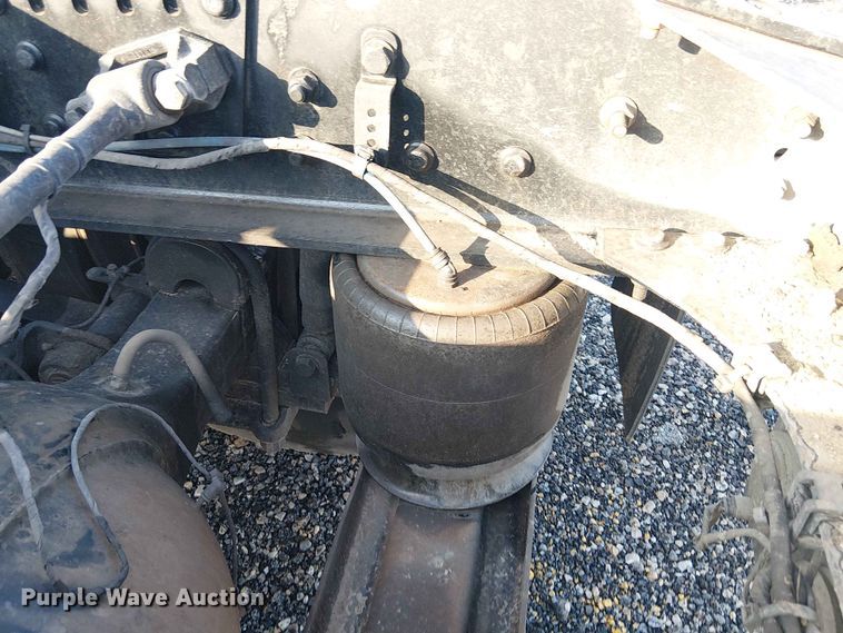 image for item YA3574 2022 Western Star 4900 semi truck