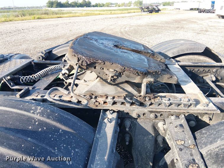 image for item YA3574 2022 Western Star 4900 semi truck