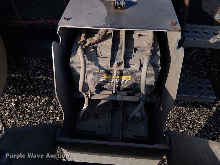 image for item YA3574 2022 Western Star 4900 semi truck