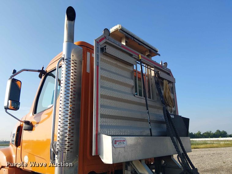 image for item YA3574 2022 Western Star 4900 semi truck