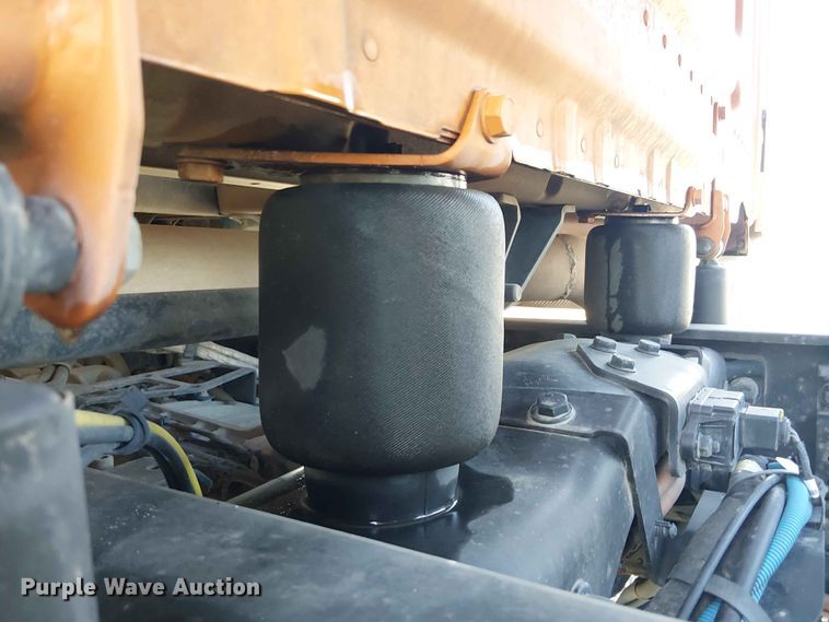 image for item YA3574 2022 Western Star 4900 semi truck